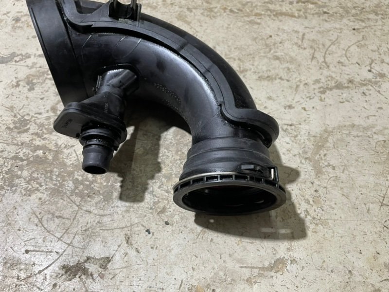 Патрубок воздушного фильтра