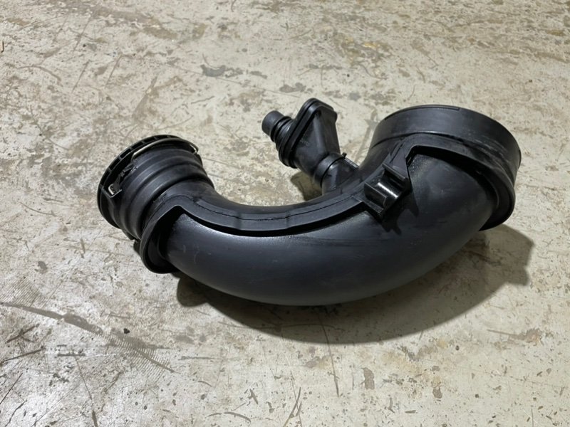 Патрубок воздушного фильтра