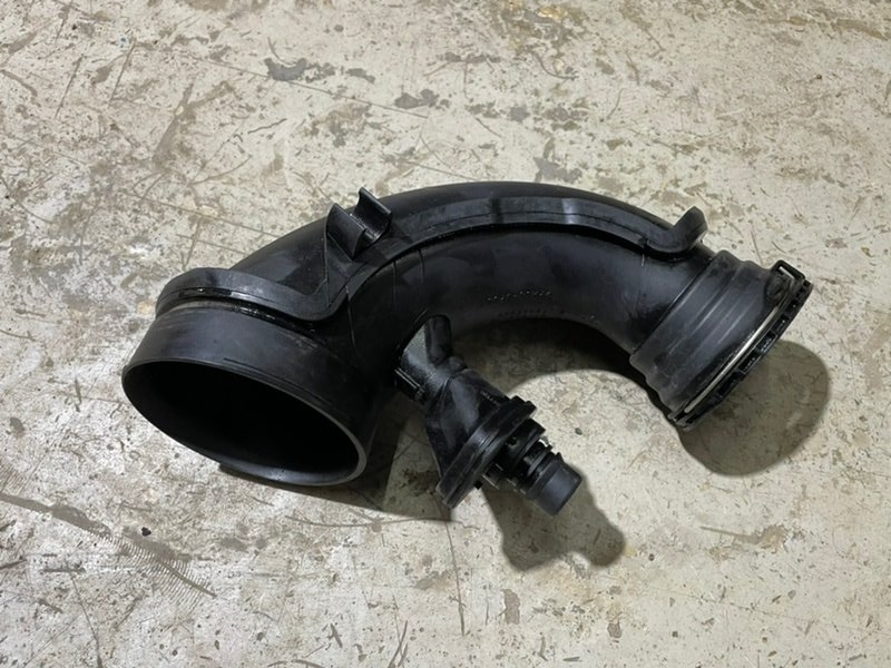 Патрубок воздушного фильтра