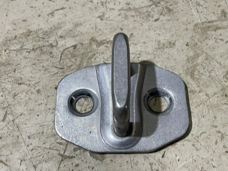 Ответная часть замка двери