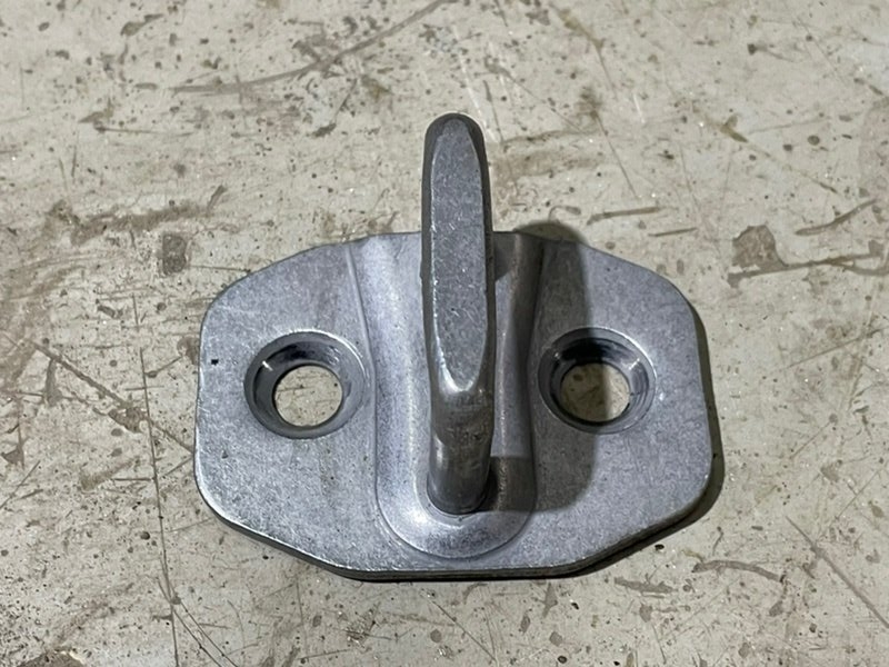 Ответная часть замка двери