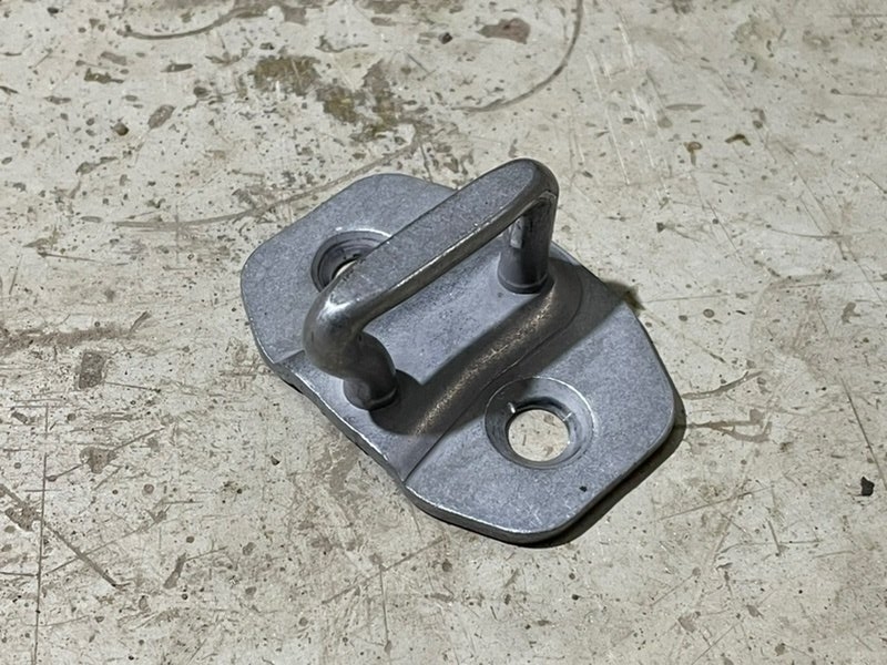 Ответная часть замка двери