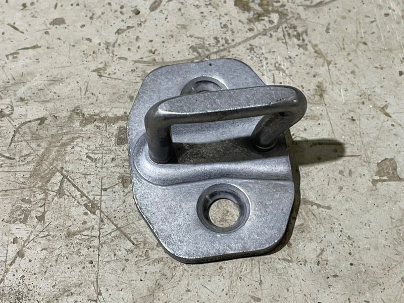 Ответная часть замка двери