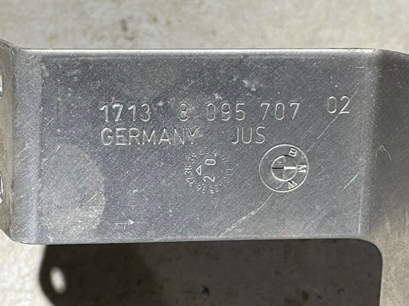 Кронштейн бачка расширительного