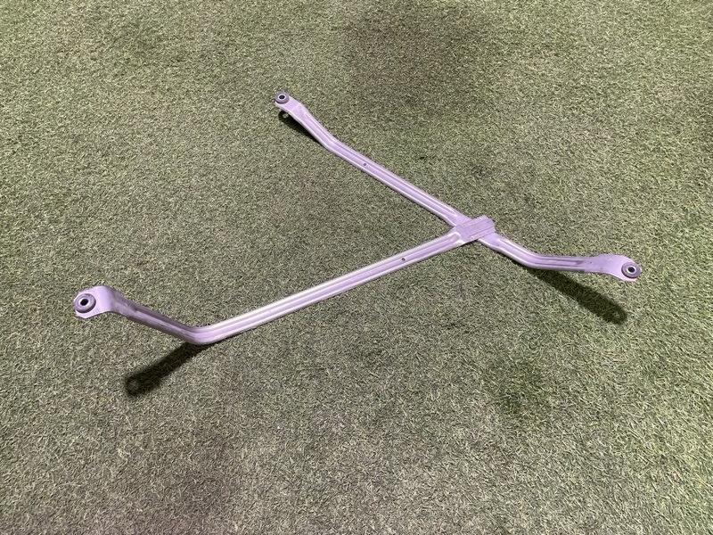 Кронштейн крепления топливного бака