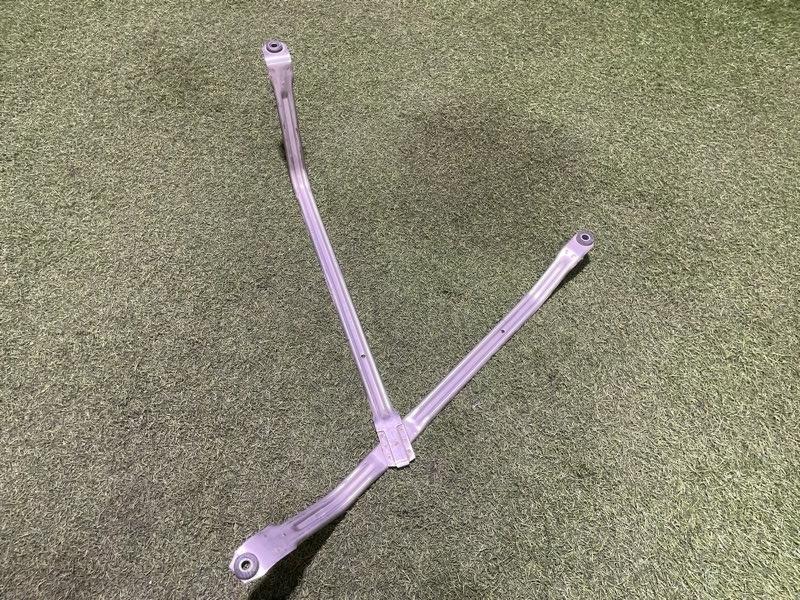 Кронштейн крепления топливного бака