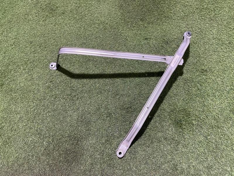 Кронштейн крепления топливного бака