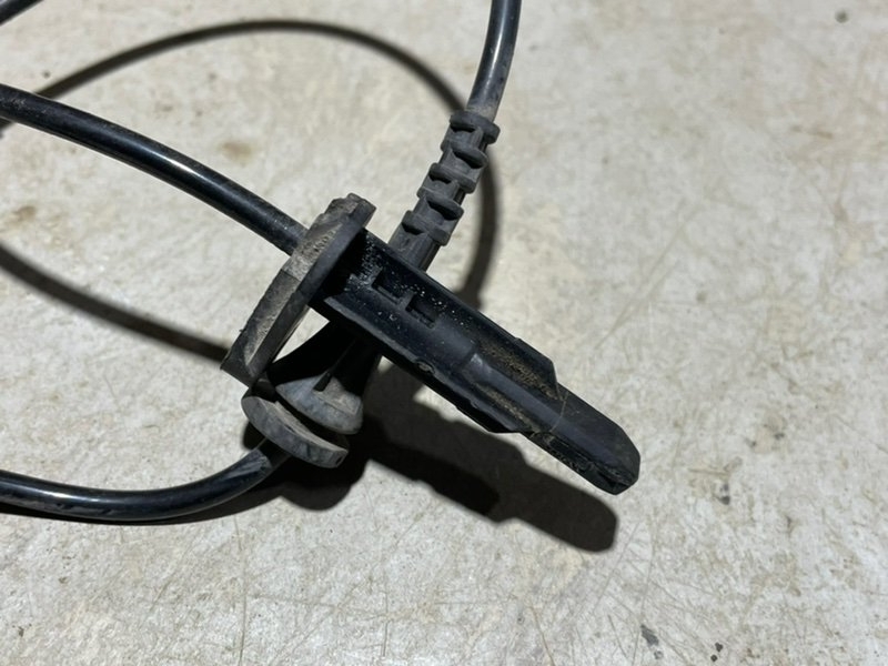 Датчик ABS задний