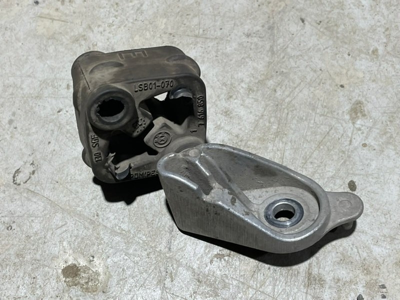 Кронштейн глушителя