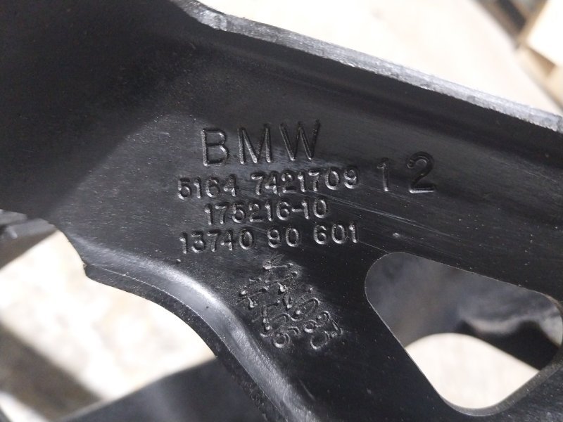 Кронштейн фар левый