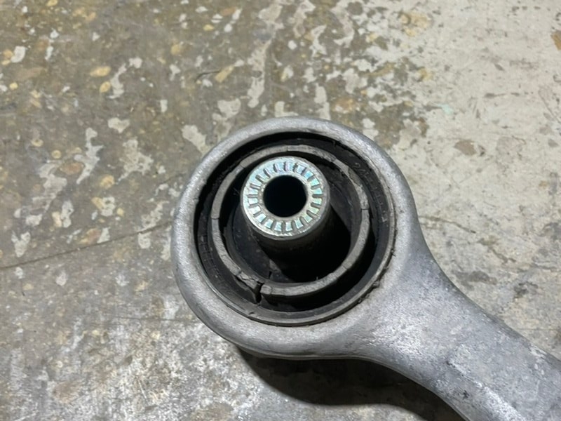 Рычаг передний правый