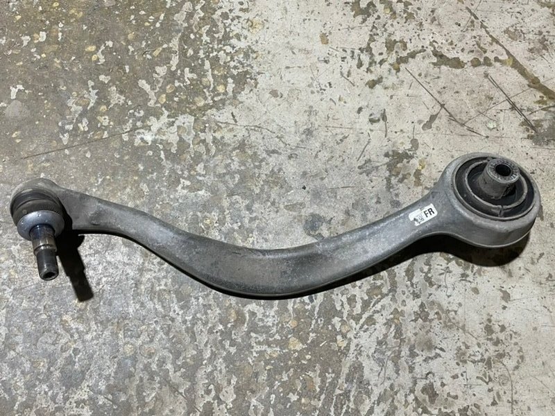 Рычаг передний правый