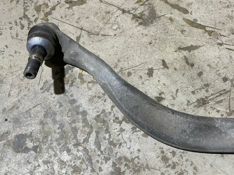 Рычаг передний правый