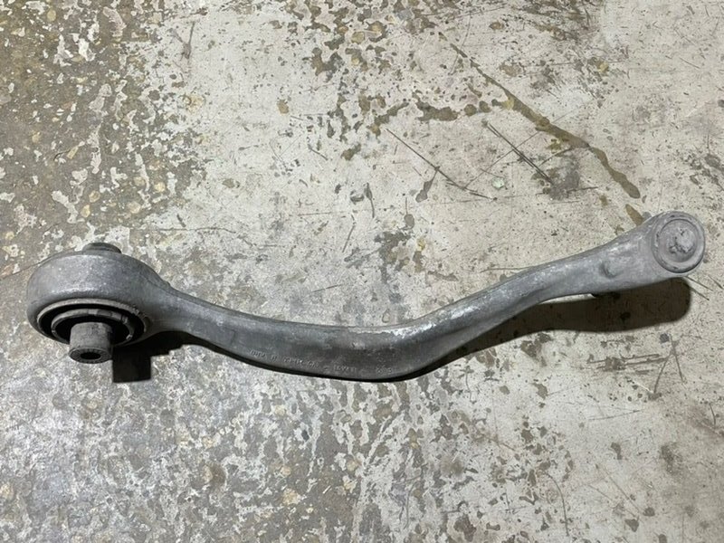 Рычаг передний правый