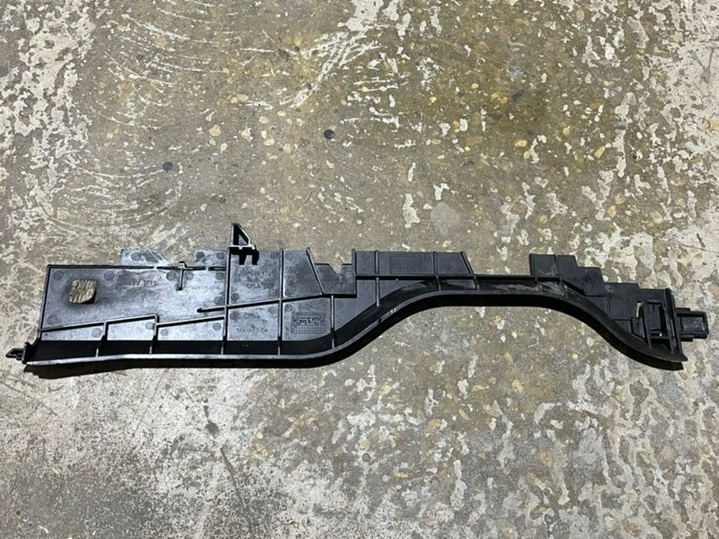 Воздуховод радиатора левый