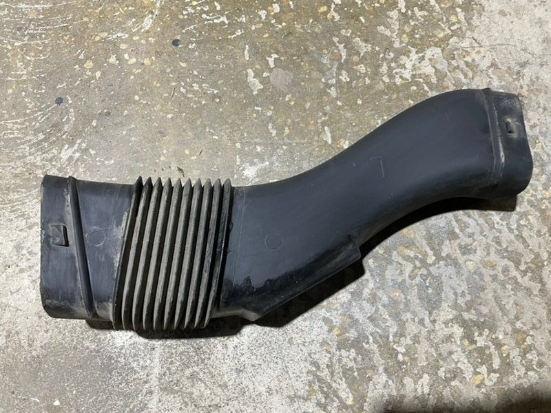 Патрубок воздушного фильтра