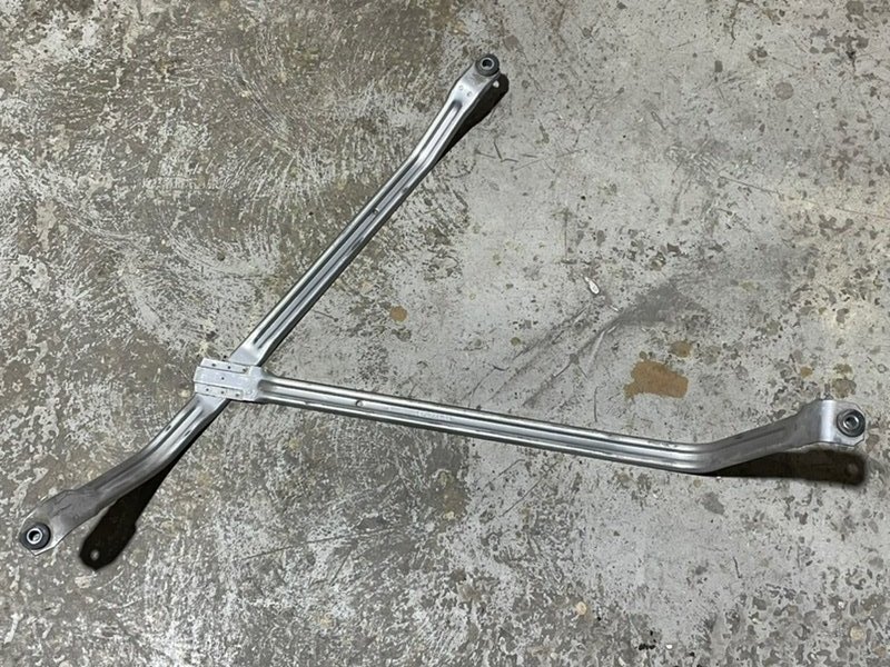 Кронштейн крепления топливного бака