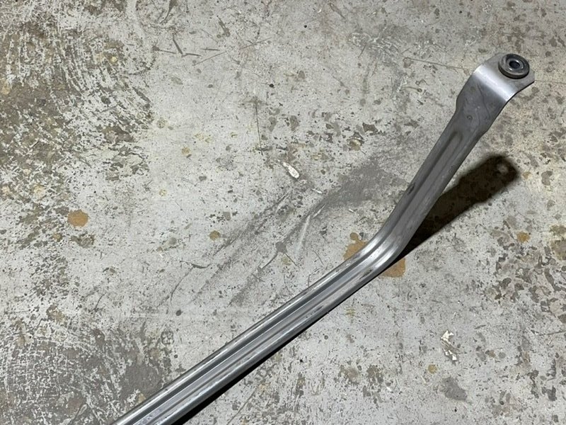 Кронштейн крепления топливного бака