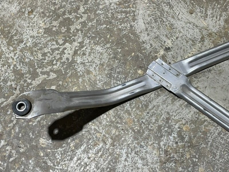 Кронштейн крепления топливного бака