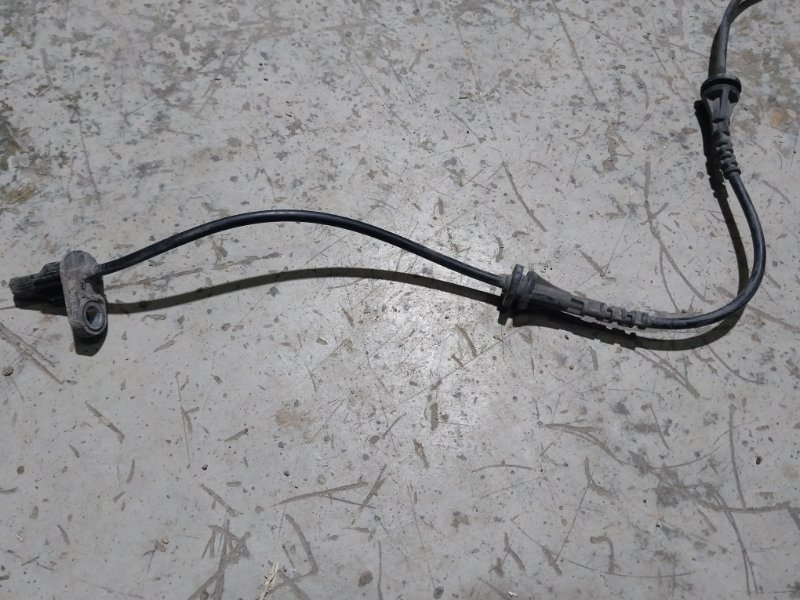 Датчик ABS передний