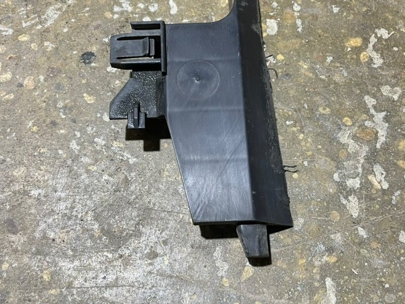 Воздуховод радиатора правый