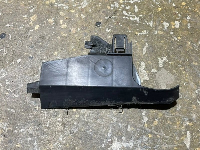 Воздуховод радиатора правый