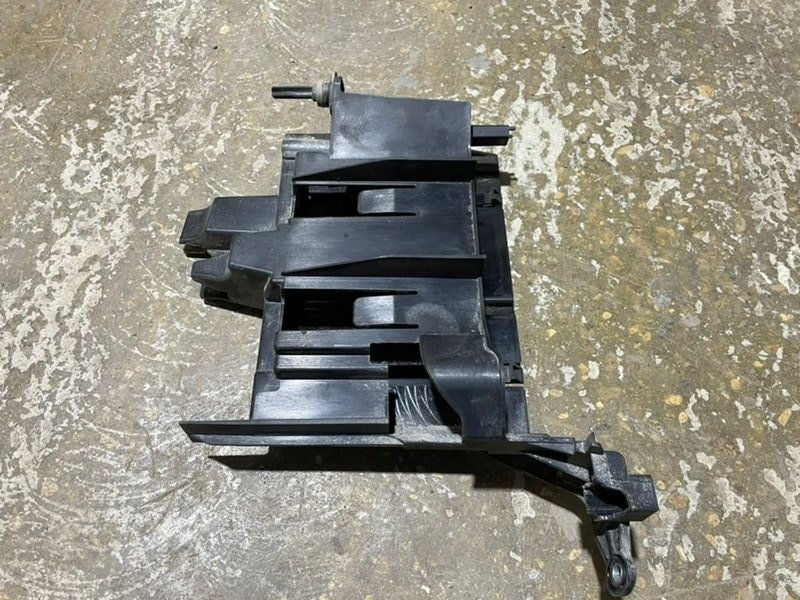 Кронштейн блока управления двигателем