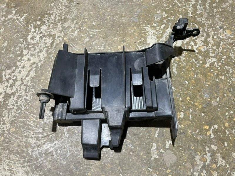 Кронштейн блока управления двигателем