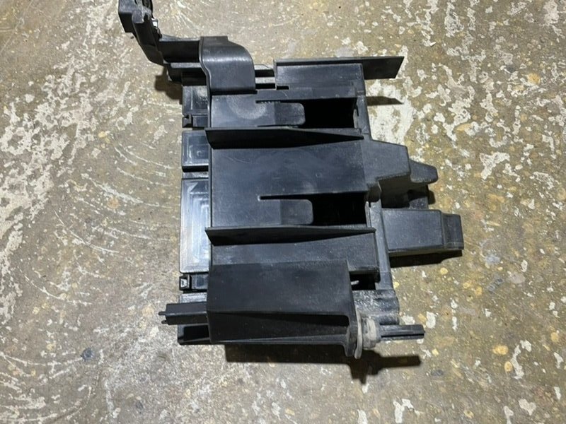 Кронштейн блока управления двигателем