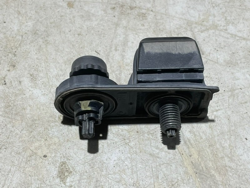 Отбойник крышки багажника