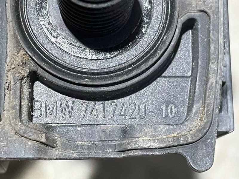 Отбойник крышки багажника