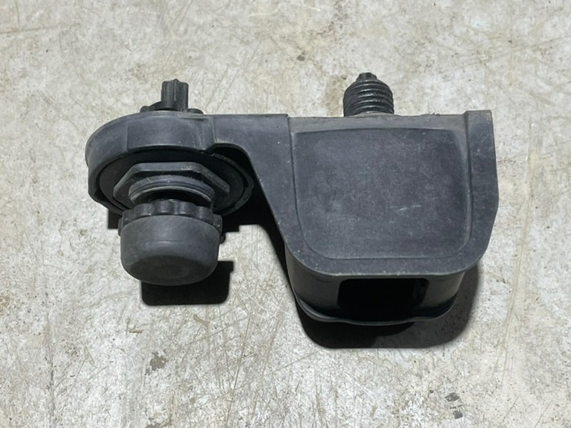 Отбойник крышки багажника