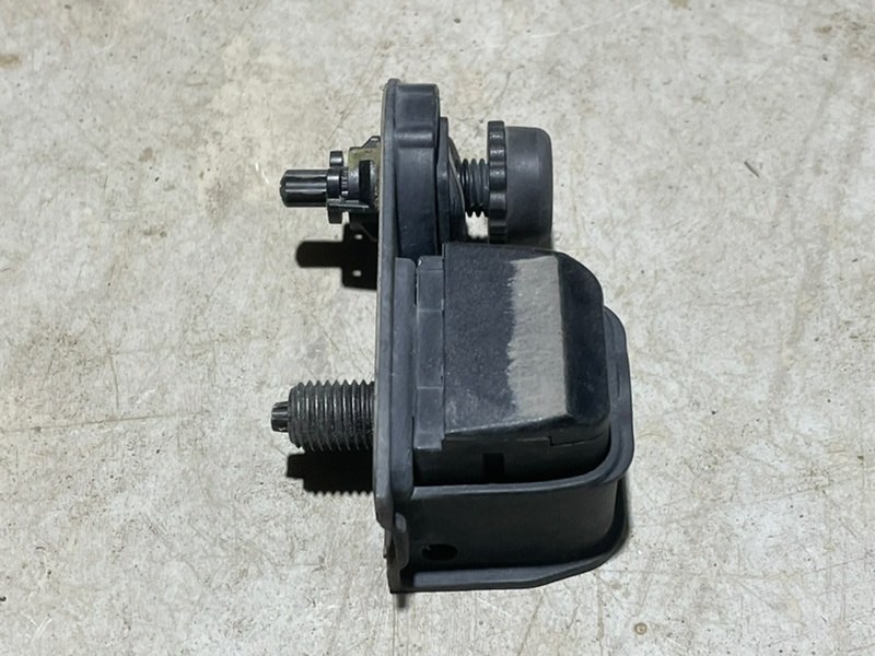 Отбойник крышки багажника