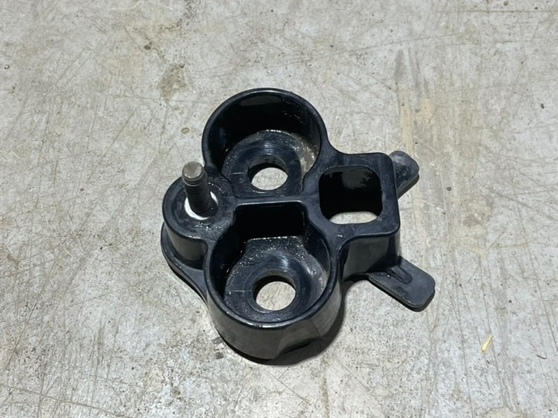 Кронштейн заднего бампера