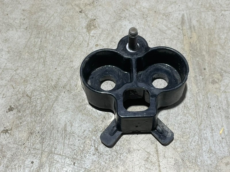 Кронштейн заднего бампера