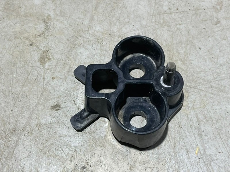 Кронштейн заднего бампера