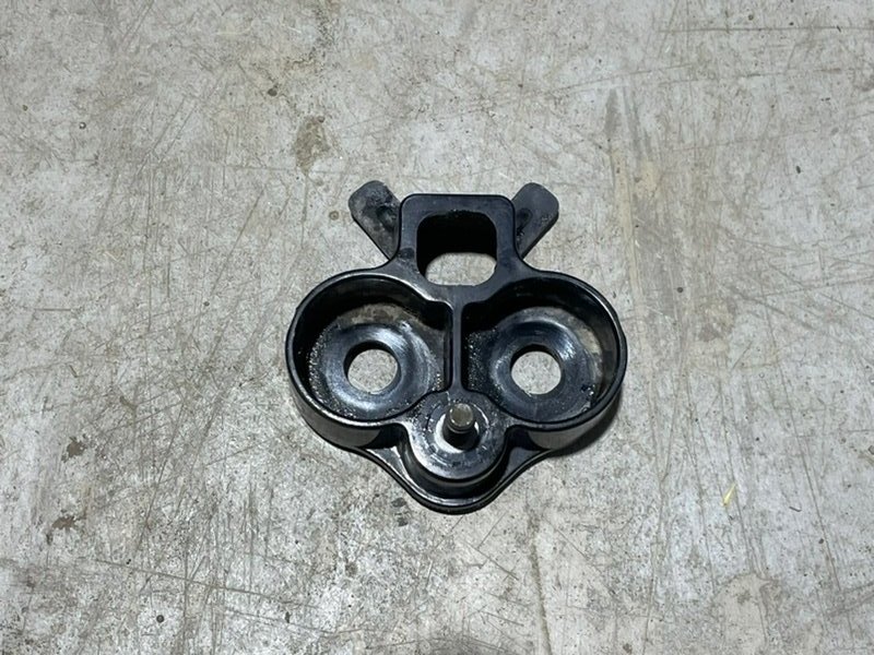 Кронштейн заднего бампера