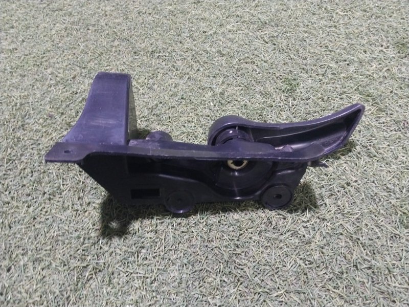 Ручка открывания капота