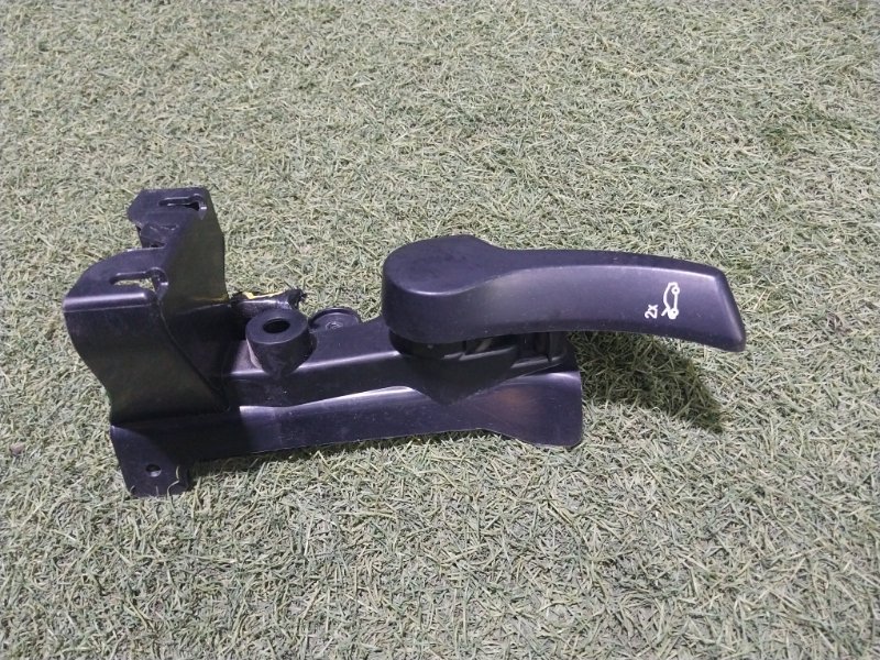 Ручка открывания капота