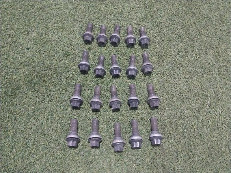 Болт колесный