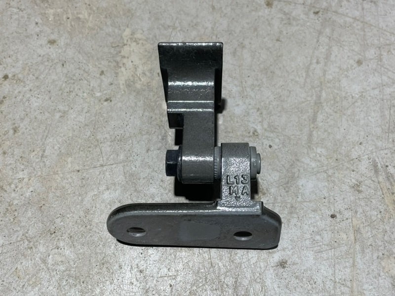 Петля двери