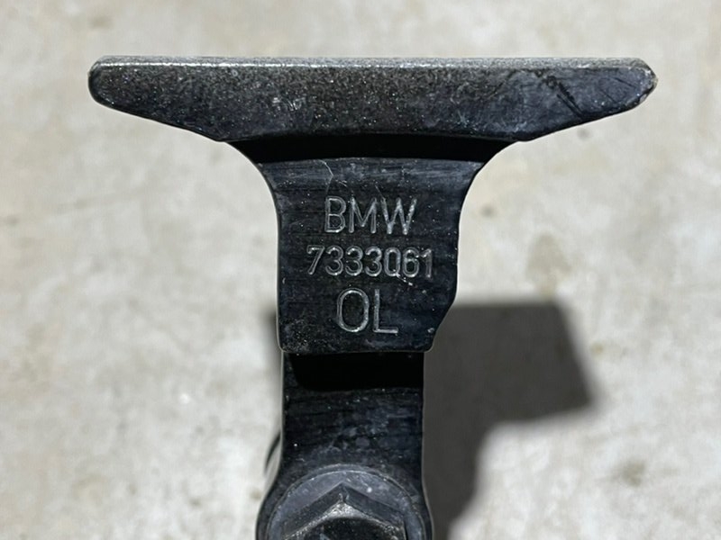 Петля двери