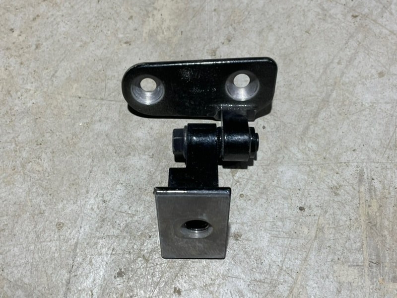 Петля двери