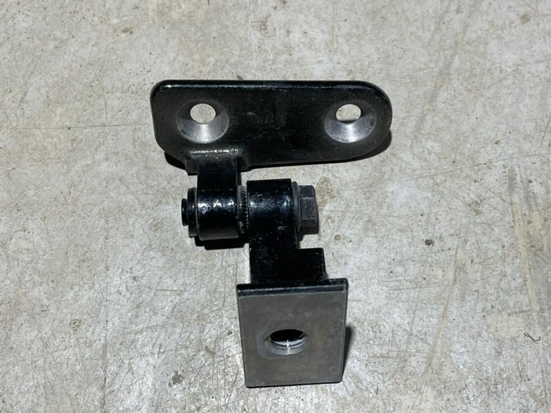 Петля двери