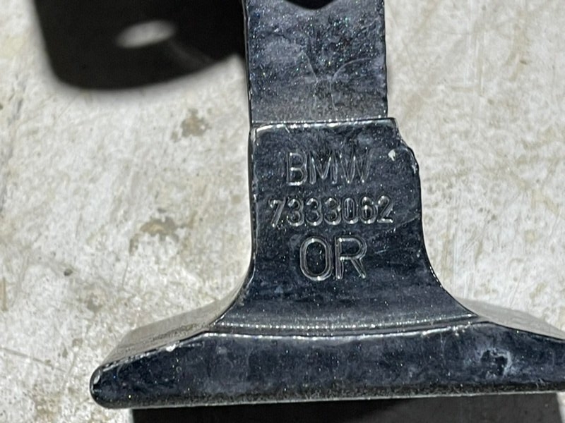 Петля двери