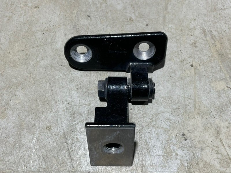 Петля двери