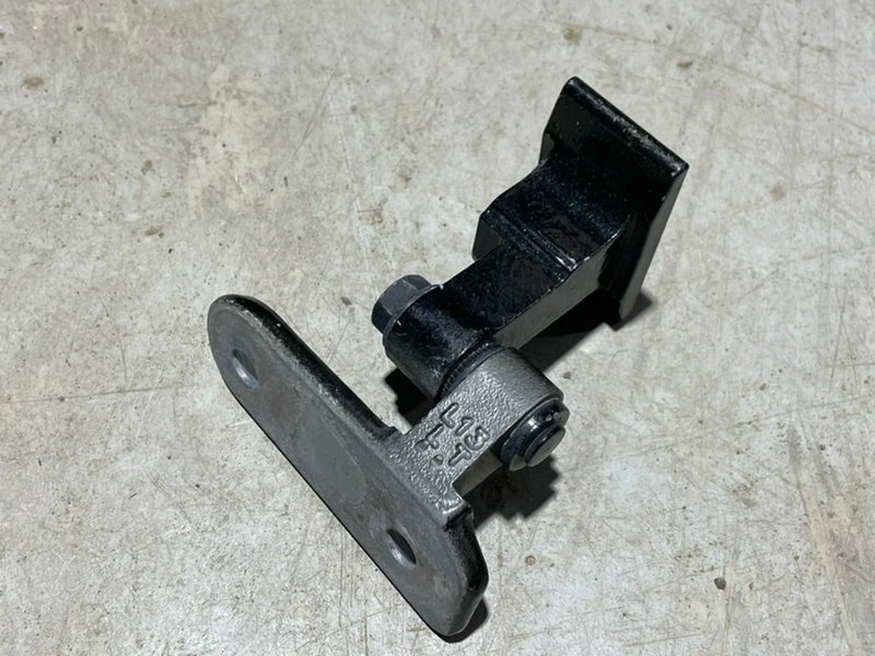 Петля двери