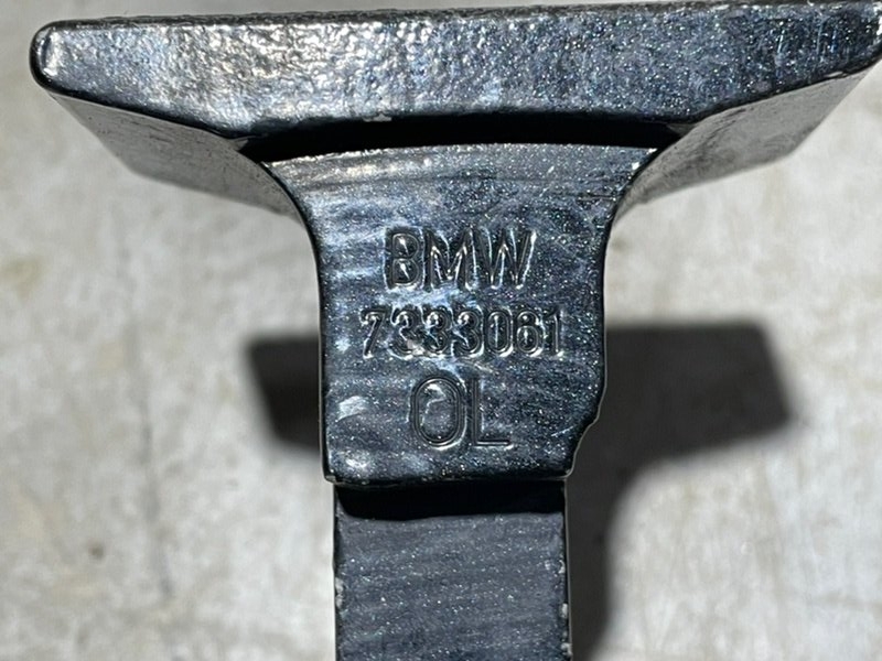 Петля двери