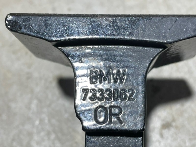 Петля двери задней правой верхняя