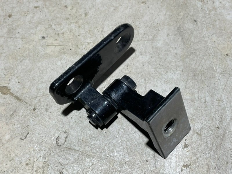 Петля двери задней правой верхняя